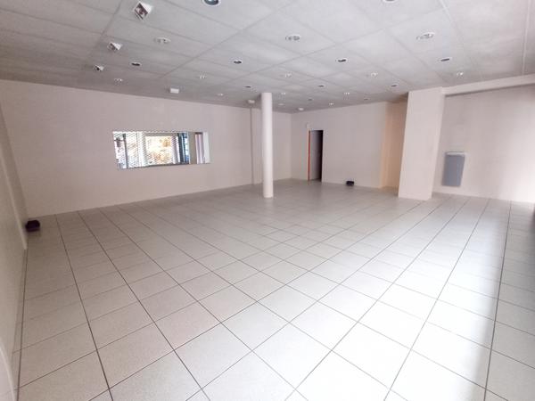 Autre 1 pièce(s) 100 m²