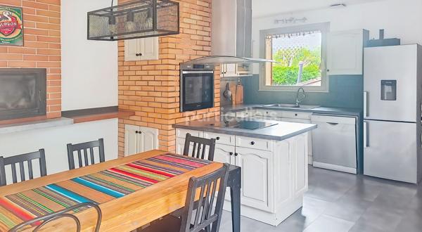 Vente
                Maison281,9 m² - 13 Pièces -
                    SAINT SULPICE LA POINTE (81370)
