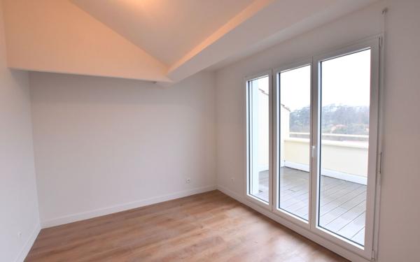 Appartement à vendre    4 pièces • 75,66 m2 Tassin-la-Demi-Lune