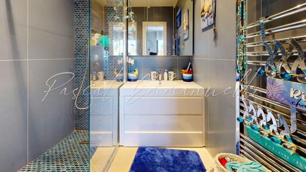 Appartement  4 pièce(s) dernier étage 102m2 Antibes Jules Grec  avec Piscine