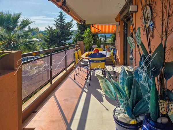 Appartement  4 pièce(s) dernier étage 102m2 Antibes Jules Grec  avec Piscine