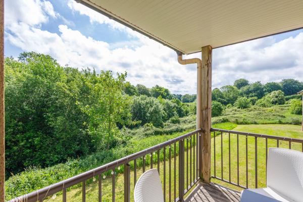 Proximité immédiate de Honfleur - Appartement T2 - 31.50 m2 - 1 chambre - Terrasse - 1er et dernier étage sans ascenseur - Parking - Piscine