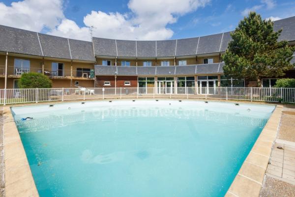Proximité immédiate de Honfleur - Appartement T2 - 31.50 m2 - 1 chambre - Terrasse - 1er et dernier étage sans ascenseur - Parking - Piscine