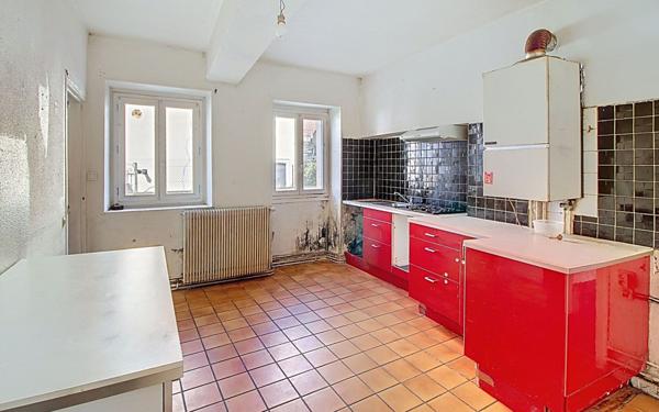 Immeuble à vendre    7 pièces •  Blanzy