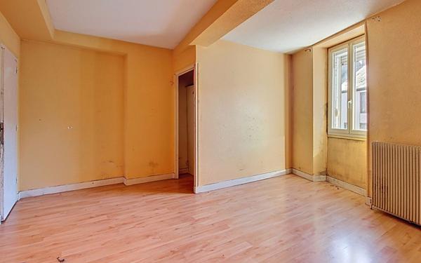 Immeuble à vendre    7 pièces •  Blanzy