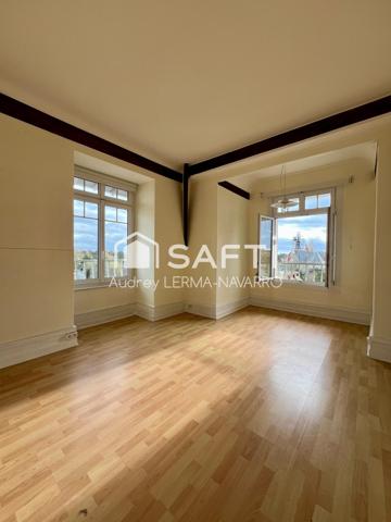 Duplex de caractère - vue Hôtel de ville-68 m2
