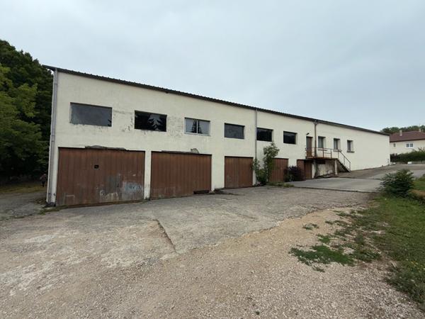 Local d'activité  proche Lons-Le-Saunier 840 m² / 468 M² de garages