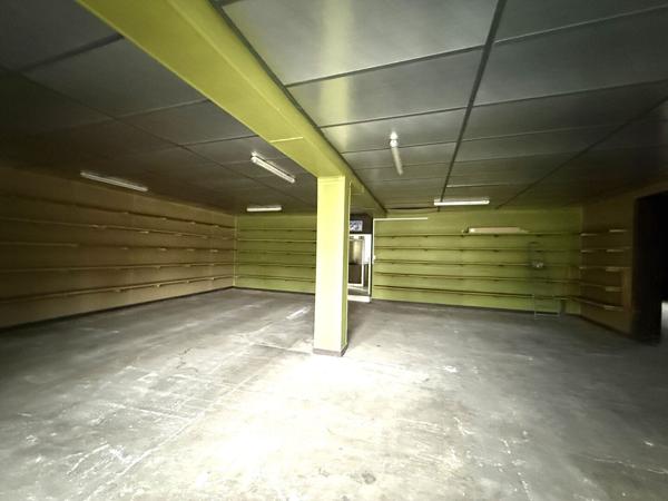 Local d'activité  proche Lons-Le-Saunier 840 m² / 468 M² de garages