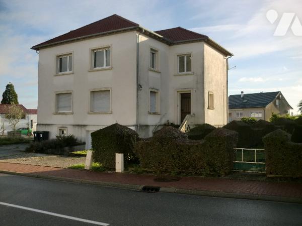 Un immeuble ou une maison généreuse