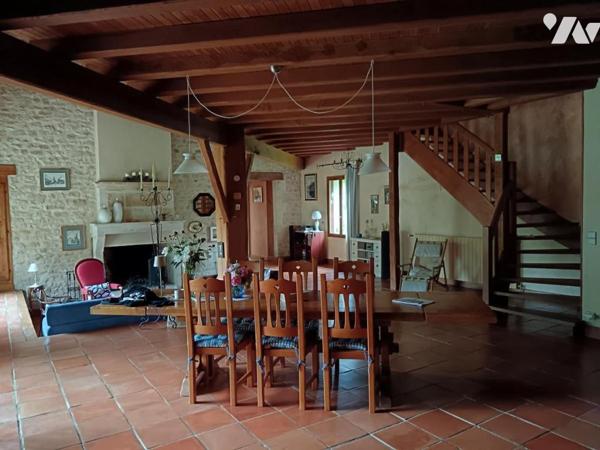 AUGE, pavillon d'architecte de 363 m²habitable sur 7 810 m² de terrain