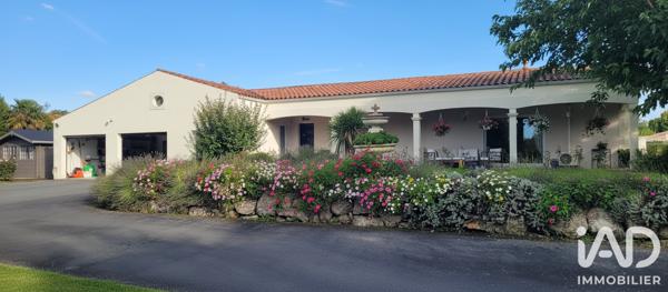 Maison à vendre 8 pièces 205 m² Saint-Jean-d'Angély