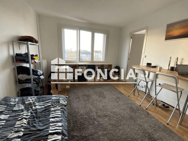 Location Studio 26.5 m² - 83 RUE DESLANDES Tours 37000