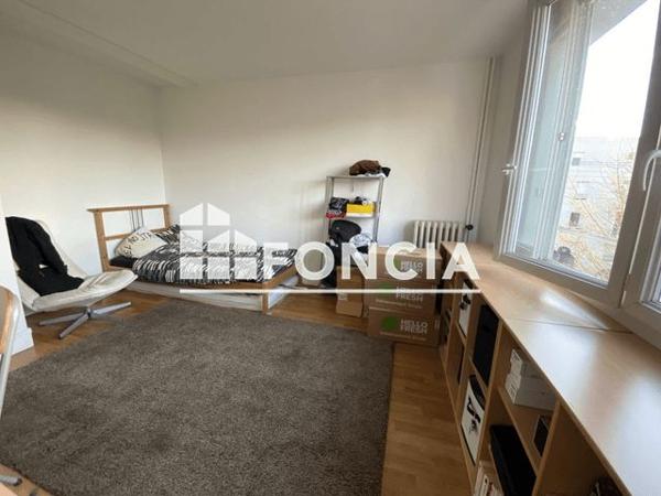 Location Studio 26.5 m² - 83 RUE DESLANDES Tours 37000