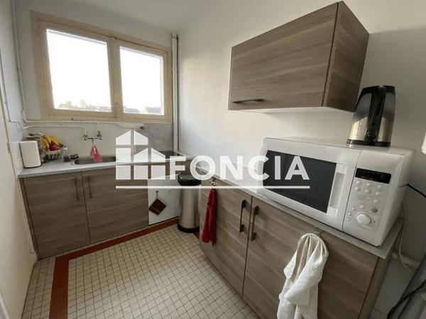 Location Studio 26.5 m² - 83 RUE DESLANDES Tours 37000