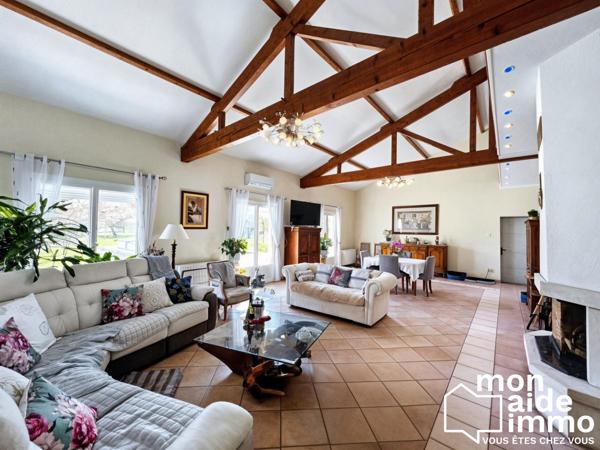 Superbe maison familiale de 222 m² sur terrain arboré avec piscine et dépendances