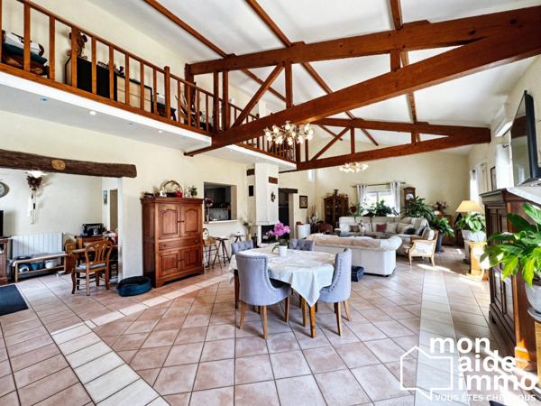 Superbe maison familiale de 222 m² sur terrain arboré avec piscine et dépendances