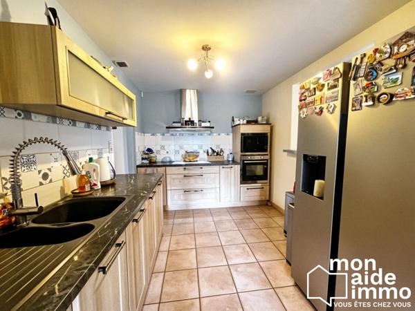 Superbe maison familiale de 222 m² sur terrain arboré avec piscine et dépendances