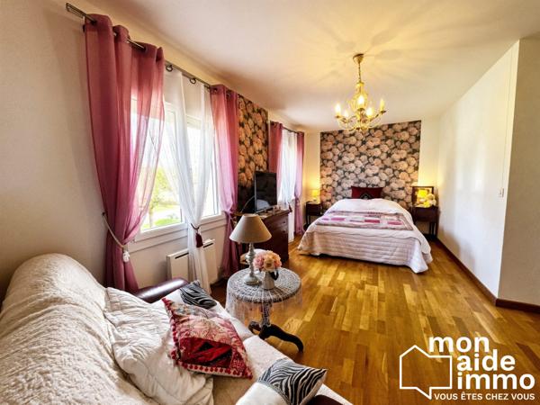 Superbe maison familiale de 222 m² sur terrain arboré avec piscine et dépendances