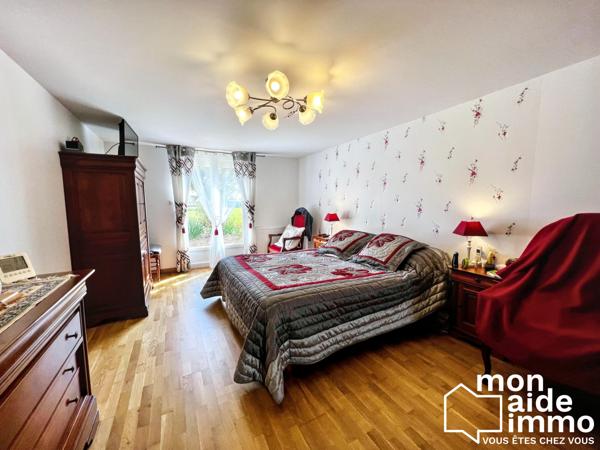 Superbe maison familiale de 222 m² sur terrain arboré avec piscine et dépendances