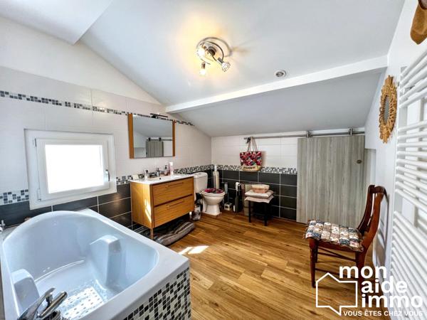 Superbe maison familiale de 222 m² sur terrain arboré avec piscine et dépendances