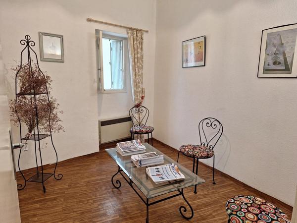 Vente                                                      Appartement
                        
                     3 pièces                      48 m2                     à Perpignan