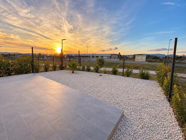 Maison
         4 pièces
        - 85 m² Exclusivité 255 000 € *