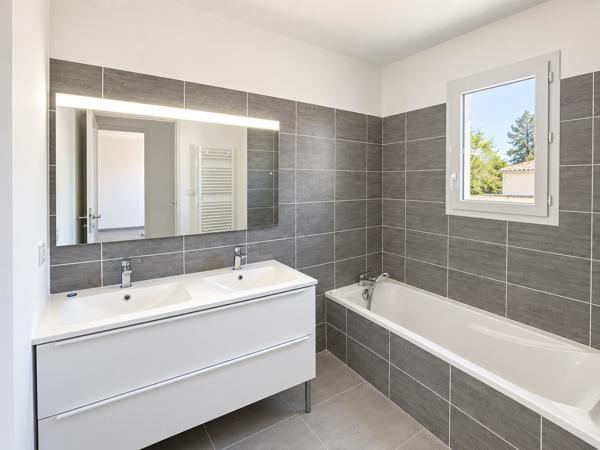Maison
         4 pièces
        - 85 m² Exclusivité 255 000 € *