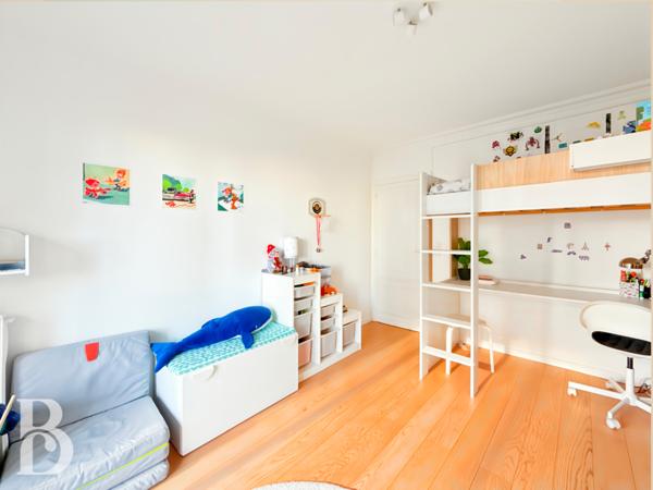 Paris (75015) Très bel appartement 3 chambres avec balcons- vue dégagée