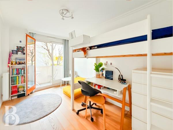 Paris (75015) Très bel appartement 3 chambres avec balcons- vue dégagée