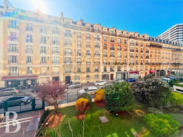 Paris (75015) Très bel appartement 3 chambres avec balcons- vue dégagée