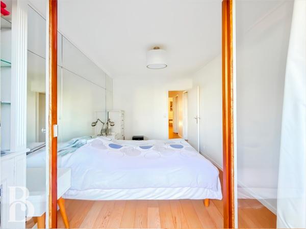 Paris (75015) Très bel appartement 3 chambres avec balcons- vue dégagée