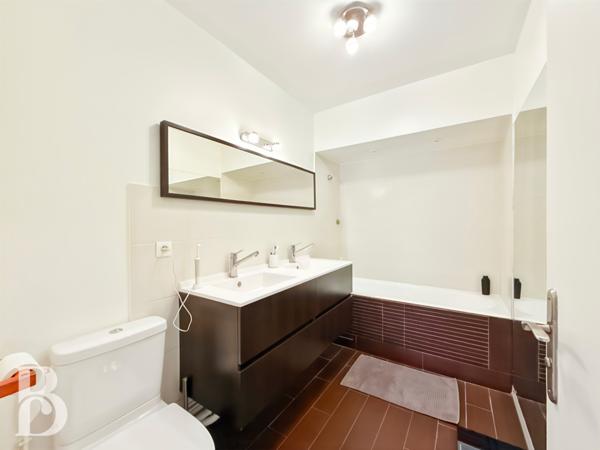 Paris (75015) Très bel appartement 3 chambres avec balcons- vue dégagée