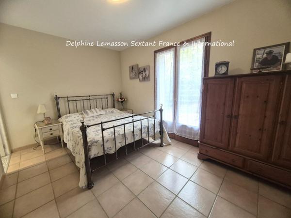 Maison de plain-pied avec piscine chauffée, 3 chambres, 3 salles d'eau