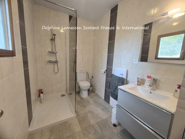 Maison de plain-pied avec piscine chauffée, 3 chambres, 3 salles d'eau