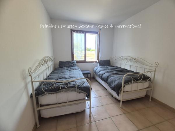 Maison de plain-pied avec piscine chauffée, 3 chambres, 3 salles d'eau