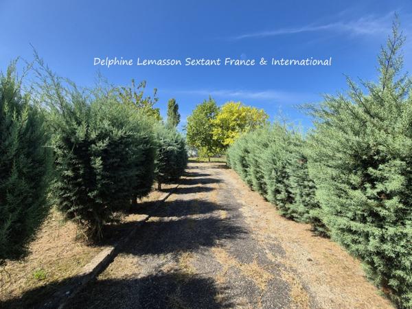 Maison de plain-pied avec piscine chauffée, 3 chambres, 3 salles d'eau