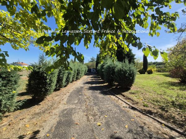 Maison de plain-pied avec piscine chauffée, 3 chambres, 3 salles d'eau