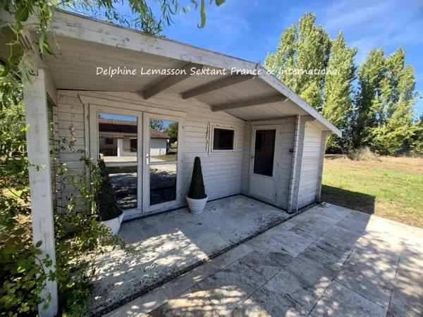 Maison de plain-pied avec piscine chauffée, 3 chambres, 3 salles d'eau