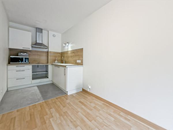 À vendre - Appartement 2 pièces de 43,78 m² avec balcon à Dammarie-les-Lys