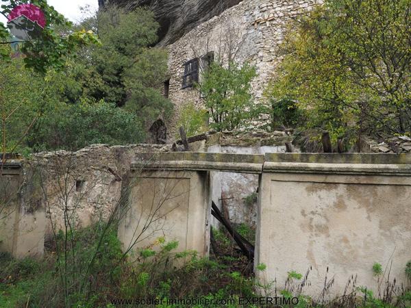 Fontaine-de-Vaucluse (84800) Superbe maison de hameau à rénover