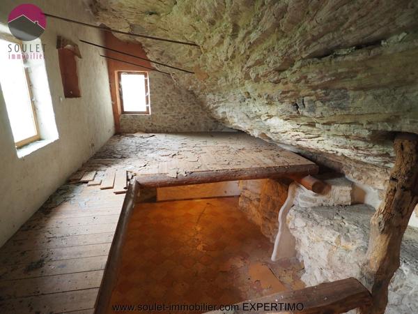 Fontaine-de-Vaucluse (84800) Superbe maison de hameau à rénover