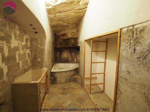 Fontaine-de-Vaucluse (84800) Superbe maison de hameau à rénover