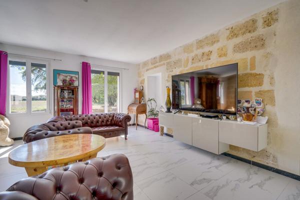 Maison en pierre de 340m² + dépendance 670 00€ FAI