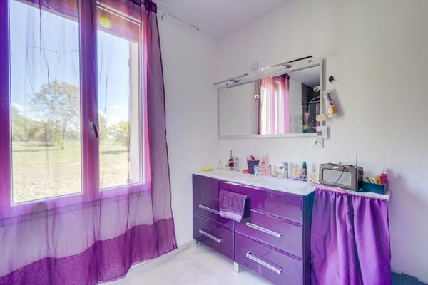 Maison en pierre de 340m² + dépendance 670 00€ FAI