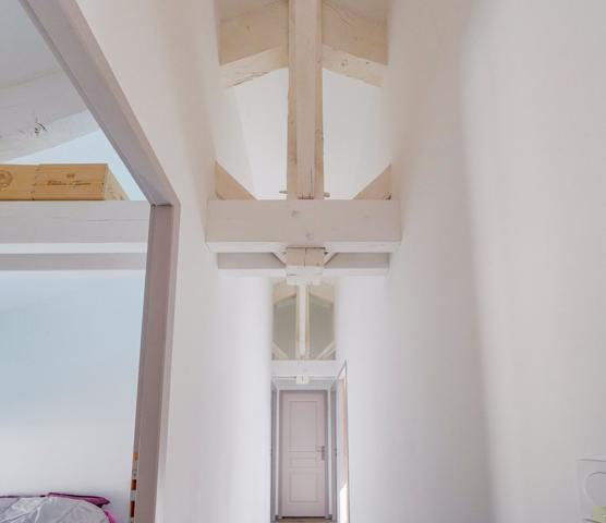 Maison en pierre de 340m² + dépendance 670 00€ FAI