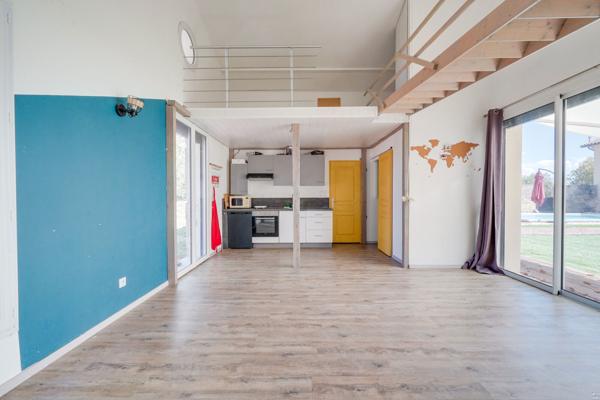 Maison en pierre de 340m² + dépendance 670 00€ FAI