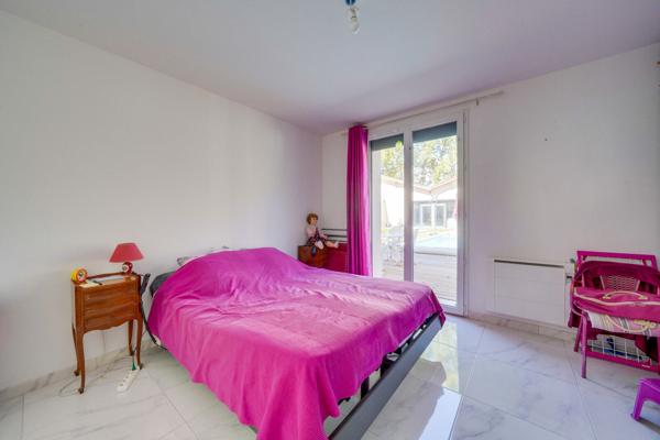 Maison en pierre de 340m² + dépendance 670 00€ FAI