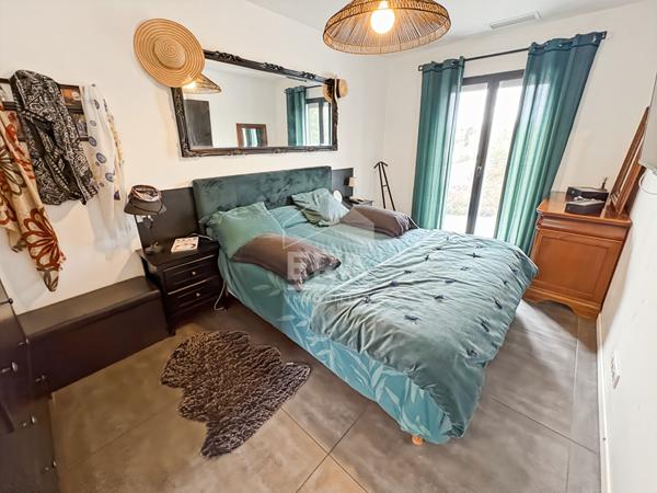 SEPTEMES LES VALLONS - EXCLUSIVITE - Villa de plain pied 140m2 sur parcelle de 1278m2 avec garage et piscine