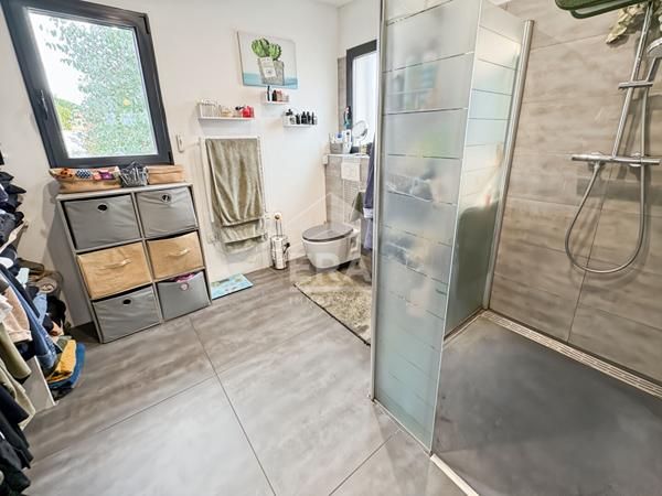 SEPTEMES LES VALLONS - EXCLUSIVITE - Villa de plain pied 140m2 sur parcelle de 1278m2 avec garage et piscine