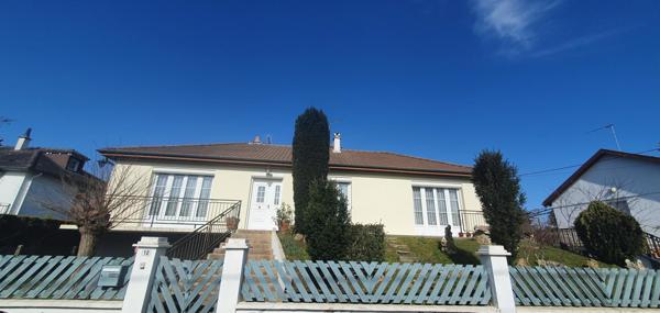 MAISON 4 CHAMBRES AU CALME ET A 5MN DES COMMERCES